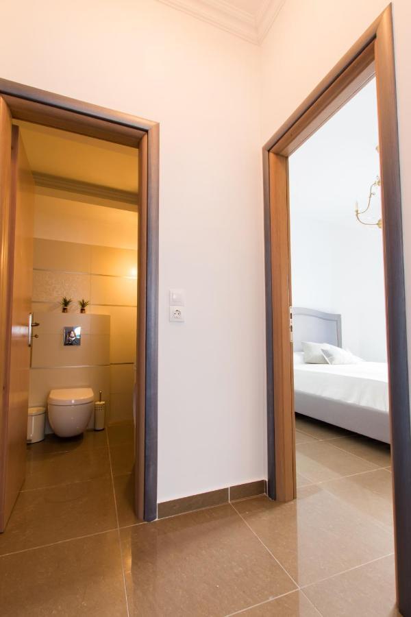 Poseidon Luxury Apartment Foinikion Bagian luar foto